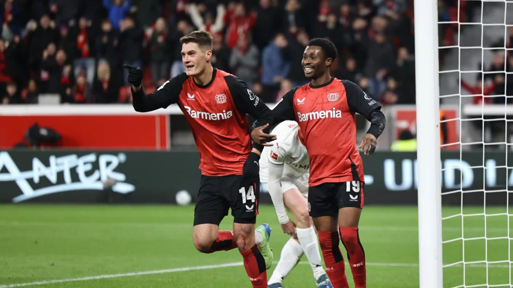 Bayer Leverkusen đã phải chịu hai bàn thua chỉ trong ít phút
